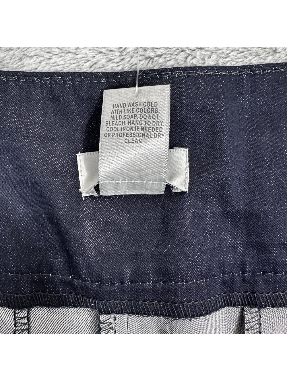Cache Women’s 12 Nazvy Blue Pleated Shorts W/Gold Button Excellent Slight Sheen - Picture 4 of 6